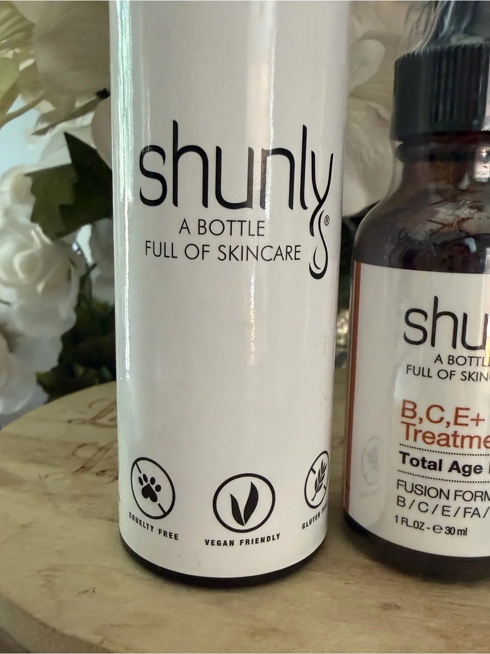 SHUNLY New Sealed bottle. B, C, E & Ferulic treatment. Total age defense.